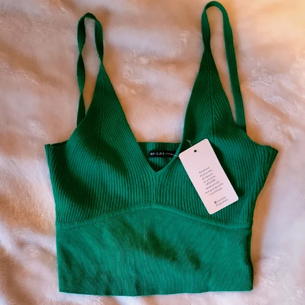 Cropped Tank - Picture 1 of 4